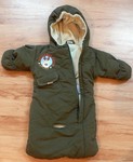 Tepl khaki fusak podit flsem, mono upevnit do autosedaky. Zn. impidimpi, vel. 62/68 (pouvali jsme od narozen). 200 K